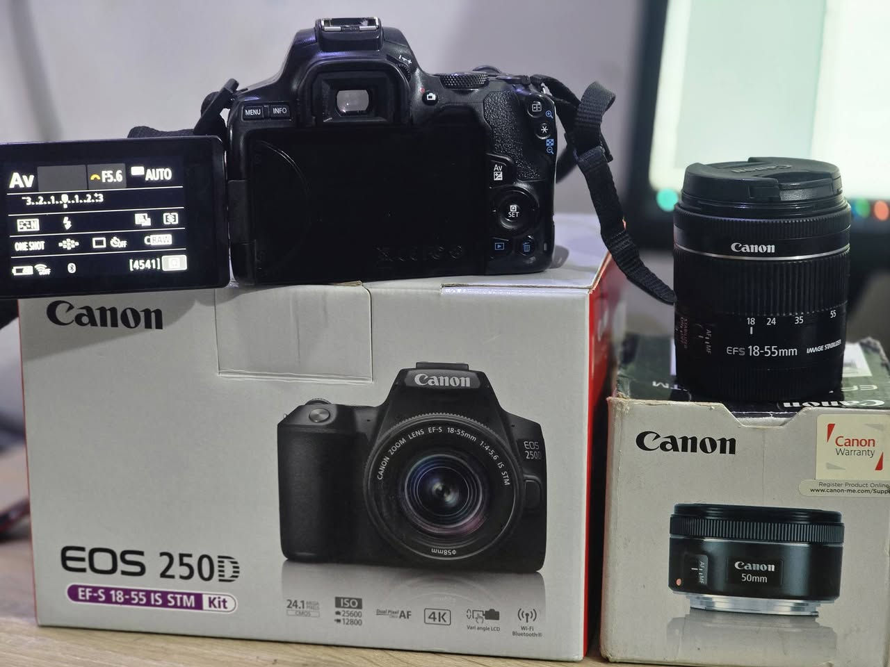 كانون D250 للبيع 
استخدام بسيط جدا ...
الكامرة مع كامل الملحقات 
عدسة 50m فتخة 1.8
عدسة 18_55  كت الشركة 
العنوان .ذي قار  
السعر 675 الف دينار عراقي 
***********
