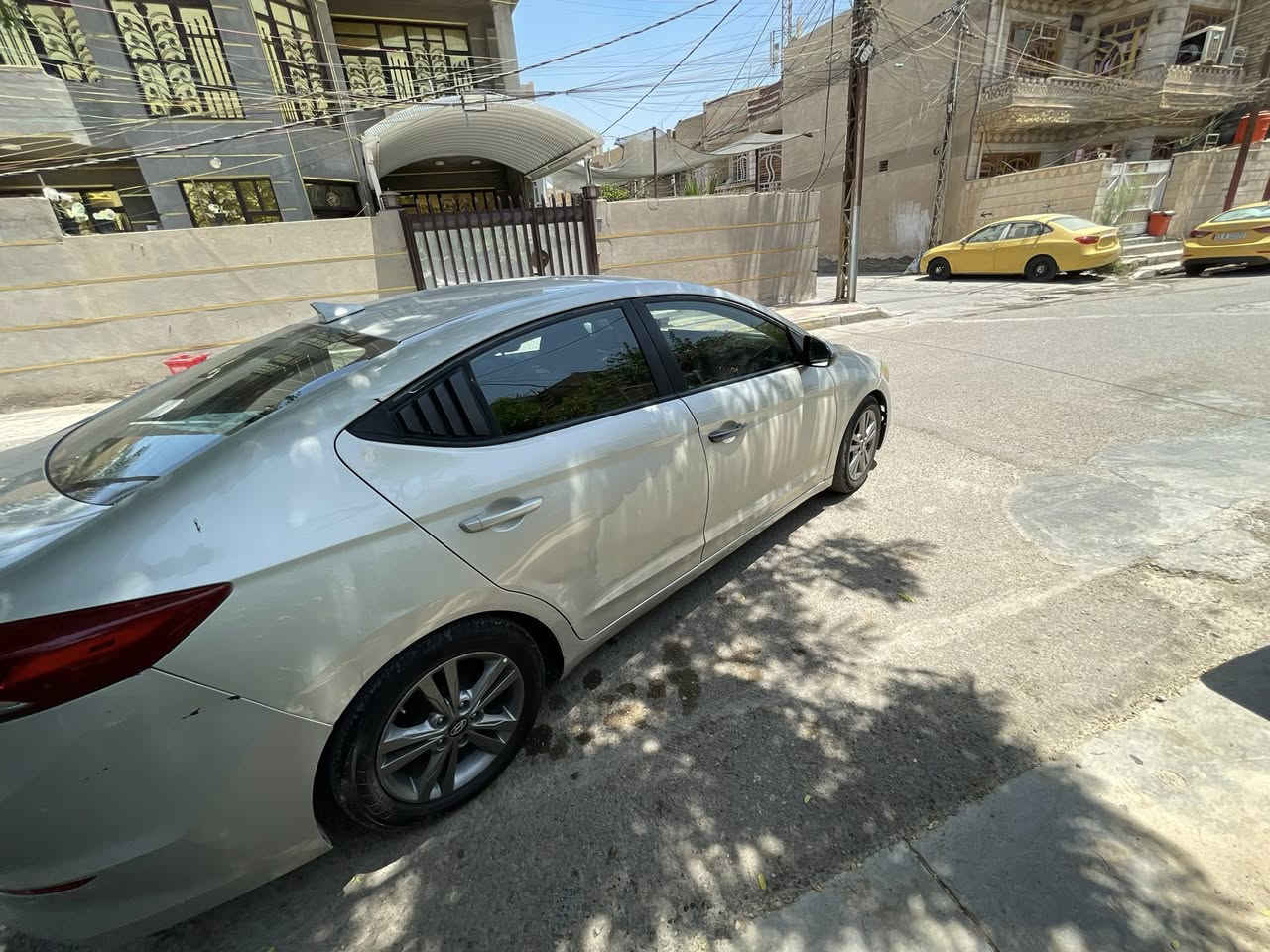 السلام عليكم النترى ١٧ أمريكي حادثها بنيد فقط نفسه معمر وبيها بل عراق بين بابين معجنه وحافه الرقم فقط من قبق الجنطه حداديه سياره جديده منضومه تبريد جديده 
معروضه ( 105) 
مكانها بغداد زعفرانيه 
للتواصل واتساب 
***********   نص فول السياره مواصفتها معروفه
