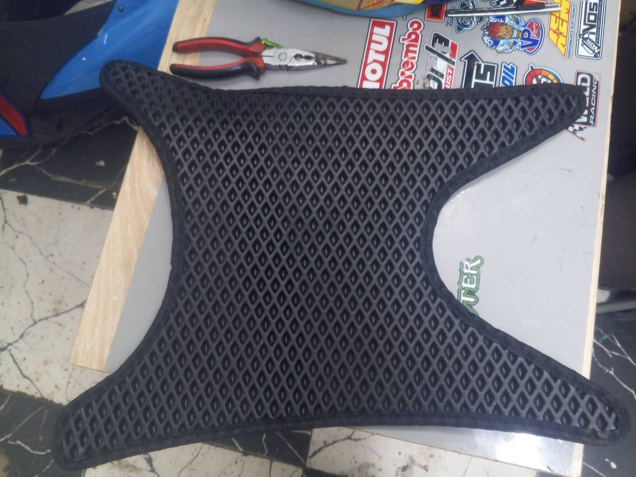 كفرات+سوادات 75 دوسه إسفنج ٤/ دوسه موشمه ٥ كابريتر اسبيسي 15كابريتر ماكس 17 قبق هندر  اصلي ب 20 قبق بك لايت ماكس +قبق اشاير +جامه مازده ب 6بس راجز سلف ماكس ب 8 (التوفيق إلى الجميع ) عنوان كوت شارع النسيج رقمي ***********
