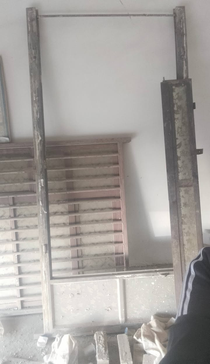 شبابيك و بيبان للبيع
شباكين حديد ارتفاع متر ونص وعرض مترتين باب خشب ارتفاع 270 عرض متر باب حديد ارتفاع مترتين 70 عرض متر و30 الاستفسار الاتصال على الرقم ***********
