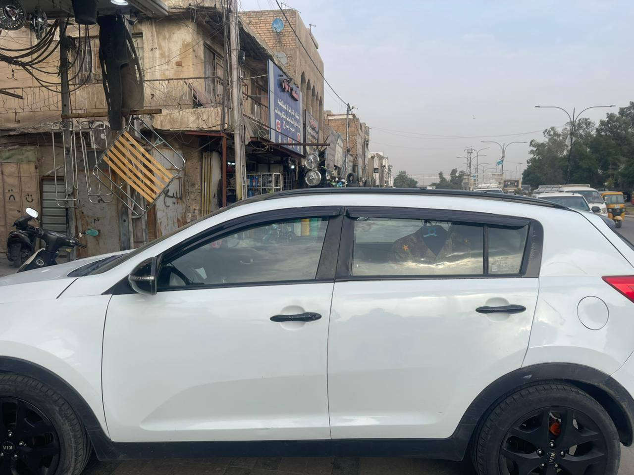 سلام عليكم..
كيا سبورتج 2016 خليجي مصبوغه عام وهذا السونار موجود بالمنشور السعر 115 وبيه مجال مكان السيارة الدورة  للاستفسار الإتصال ع ***********
