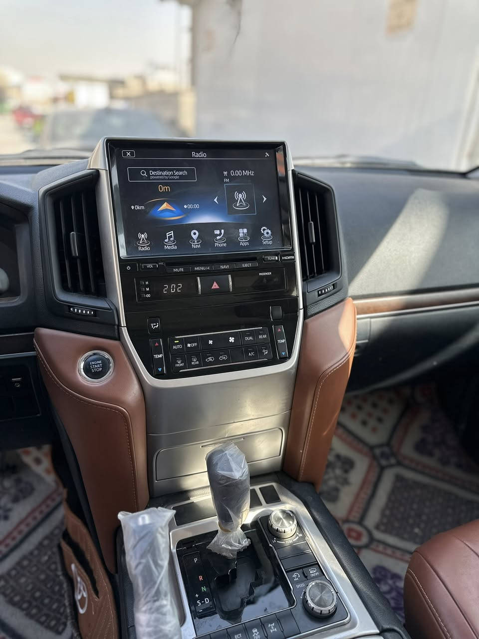 � للبيع لاندكروز GXR موديل 2020، شركات
المكينة 🔥 6 سلندر (4.0 لتر)
جير أوتوماتيك ⚙️
دفع رباعي (4×4) 💪
اللون الخارجي 🤍 أبيض لؤلؤي
الداخلية 🤎 جوزي فخم ونظيف

💺 المواصفات:
شاشة + كاميرا📸
فتحة سقف ☀️
تبريد امامي وخلفي منفصل🧊🔥
حساسات أمامي وخلفي ⚠️
دخول ذكي + تشغيل بصمة+تشغيل عن بعد 🔘
جنوط وكالة 18 إنج 🛞
نظام مانع انزلاق + دفلوك ⚙️

🚗 السيارة نظيفة كلش،، صيانة دورية، استعمال راقي.
السيارة ماشية(73495km) 

💰 السعر: (55000$)
📍 الموقع: (بغداد مدينة الصدر)
📞 للتواصل: (***********)
