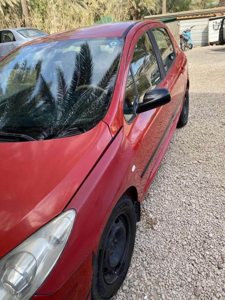 السلام عليكم بيجو 307 موديل 2006  تبريد ثلج اليوم سويته حدادية امامية وخلفية كاملة وجديدة ومكينة زينة بيها تنقيص بس بدون بخار رقم بابل تحويل مباشر بأسمي مكاني كربلاء السعر 49 
***********
