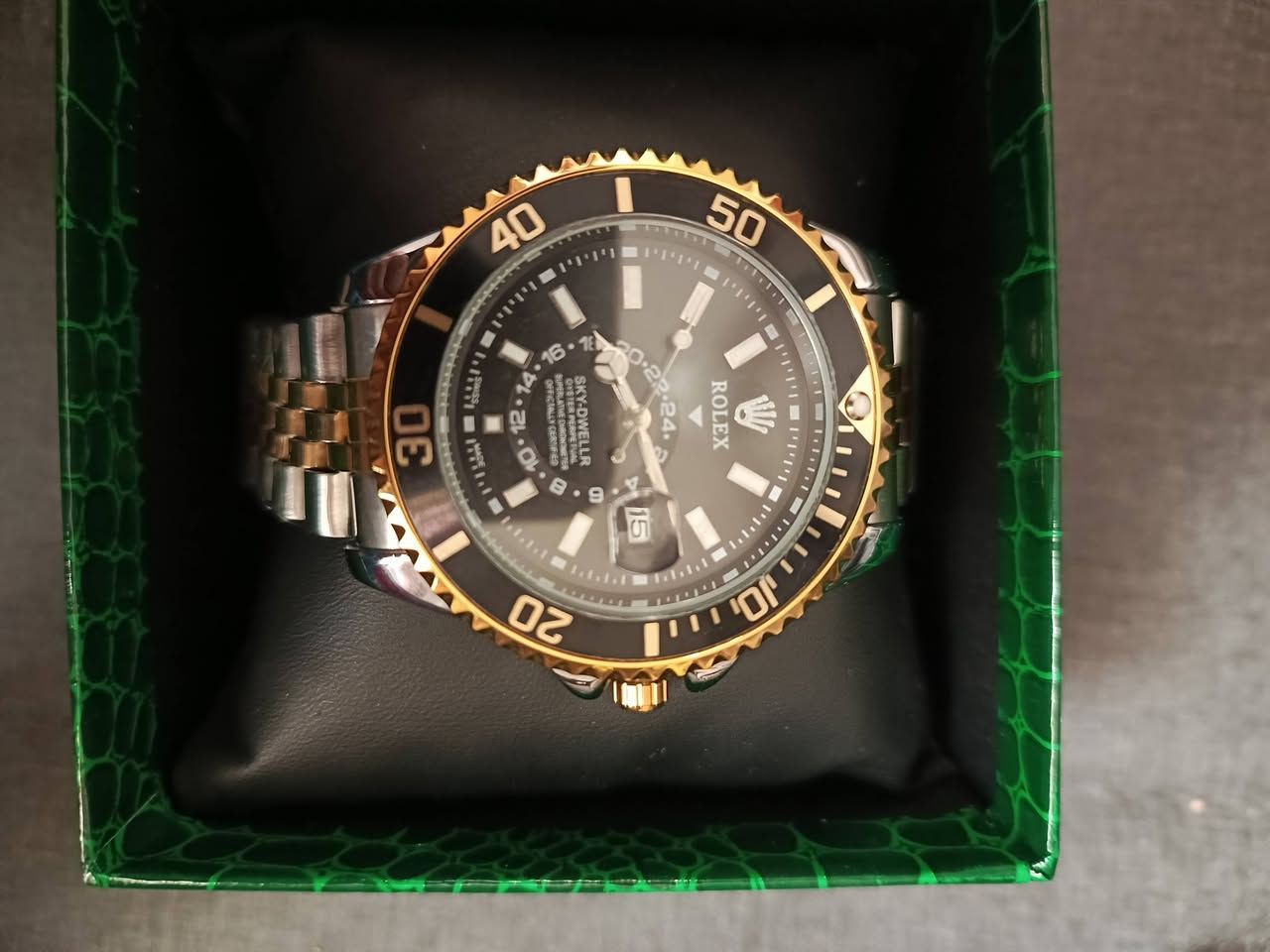 ساعه رولكس متوفره بجميع الالوان مطعمه بالذهبي 🔥🔥🔥🔥 

كوالتي عالي✅

رنق دوار ✅

عداد شهري ✅

مضاده للماء ✅

مكينه كوارتز سويسريه ✅ 

زجاج زفير مضاد للخدش ✅

93 وزن ثقيل ✅

مختمه من كل مكان Swiss made ✅

تاتي بعلبه رولكس الاصليه وكل هذا ب 25,000 فقط وتوصيل مجاني 🔥🔥
 
اذا اخذت قطعتين من اي ساعه ناشريها تاخذ محفظه هديه من اختيارك 🔥🔥🔥🔥

يتوفر توصيل الى جميع محافظات العراق 🚚


**إذا كنت صاحب هذا الإعلان وتريد حذفه لأي سبب، رجاءا أرسل رسالة إلى الدعم الفني**