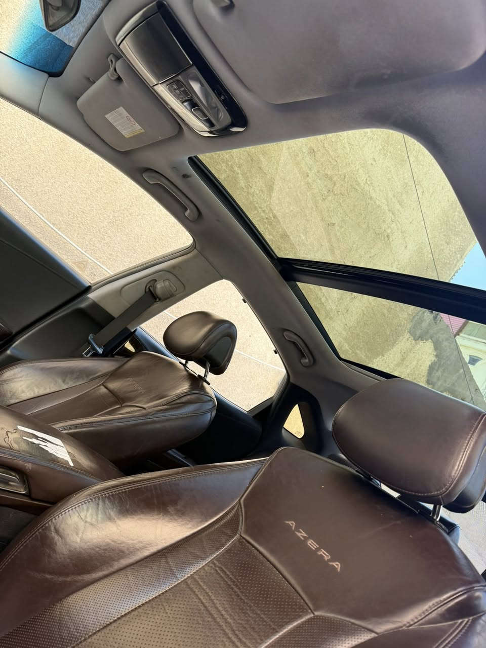 السلام عليكم 
هونداي ازيرا ٢٠١٥ خليجي  ابيض صدفي فول مواصفات ١/١  رقم بغداد بسمي محرك ٦ سلندر
ماشية ١٢٠ الف كيلو حقيقي مواصفاتها  فتحة سقف بنراما زراك لايت امامي
  حساسات امامية وخلفيةلدات امامية وخلفية لايت عدسة دوارة اربعة دسك  مانع انزلاق وAbs 
داخل جلد قرميدي كشنات كهرباء الامامية فول تحكمات ستيرن كروس سرعة 
سستم سماعات ١٢ سماعة بردات خلفية بلادية بردة جامة خلفية اوتماتيك بلادية 
محرك ٣٠٠٠ بلادي وكير بلادي قطعتين تبريد تخم تاير جديد صدر امامية خلفي ممتاز 
السيارة جاهزة اخوان السيارة بيها صبغ قليل كلش بين الجاملغ والباب الامامي جهة الراكب اثر طخة بسيطة بدون فتح الباقي مكفول  من كلشي والصور
 كدامك سيارة بلادية رايدها ب١٣٣ وبيها مجال بسيط لشراي  
مكاني بغداد / حي الجامعة / ***********
