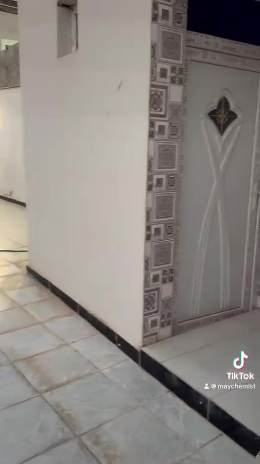 دار للبيع في بعقوبة حي المصطفى دور الضباط طابو زراعي سند 25 المساحة 400 متر بواجهه 12 ونزال 33 يحتوي البيت على مدخلين مدخل من الاستقبال والثاني من المطبخ ويحتوي على غرفتين نوم واستقبال ومطبخ حار وبارد مع صحيات داخليه وخارجيه
للاستفسار الاتصال على الرقم ***********
