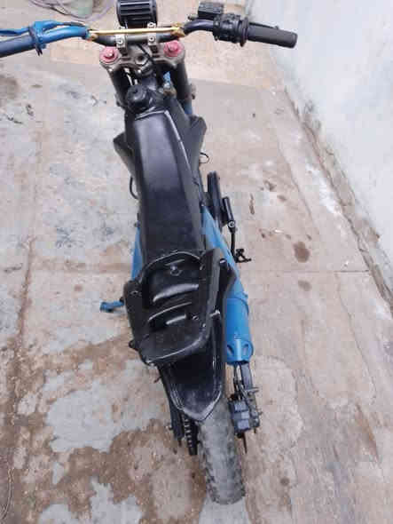 السلام عليكم دراجه قفاز حجم وسط موصفات 👇
لايت امامي 

مكينه بسعه 110cc سرعه 75

كلج + كير اربع نمر 

تايرات مابيهن شي 

خزان بانزين 3.5 لتر اقتصادي 

دراجه شغاله + شتغيل هندر 

تحمل شخصين
العنوان بغداد البنوك  الاستفسار *********** وتساب
