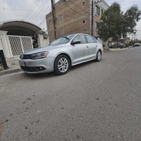 جيتا ٢٠١٤ خليجي للبيع فقط السيارة بيه فقط باب صبغ  كامله مابيه اي نقص ...