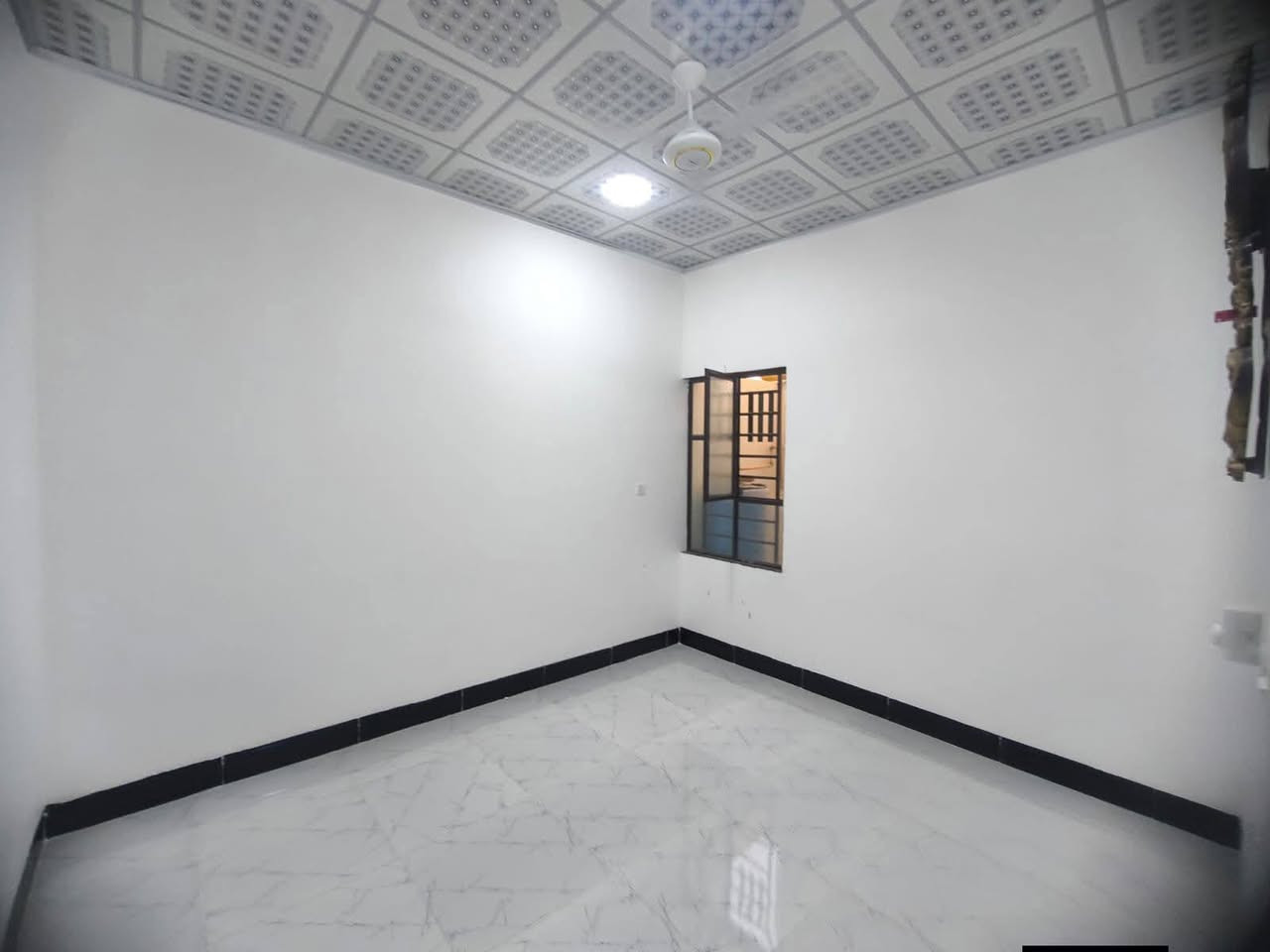 بيت للائجار بسعر مناسب 2٠٠ الف
دار سكني مرتب ونضيف بيت جديد جديد في حي الملايين الثانيه قرب مجمع الاعظمية
المساحة ١٢٠م واجهه ٦م بناء حديث اساس بادلو
طابق واحد غرفتين نوم وحده سويت وهول واستقبال ومطبخ وصحيات ونضام دكتات فول راحه وخدمات 
للإستفسار اكثر الإتصال👇
***********
*********** ويت ساب
