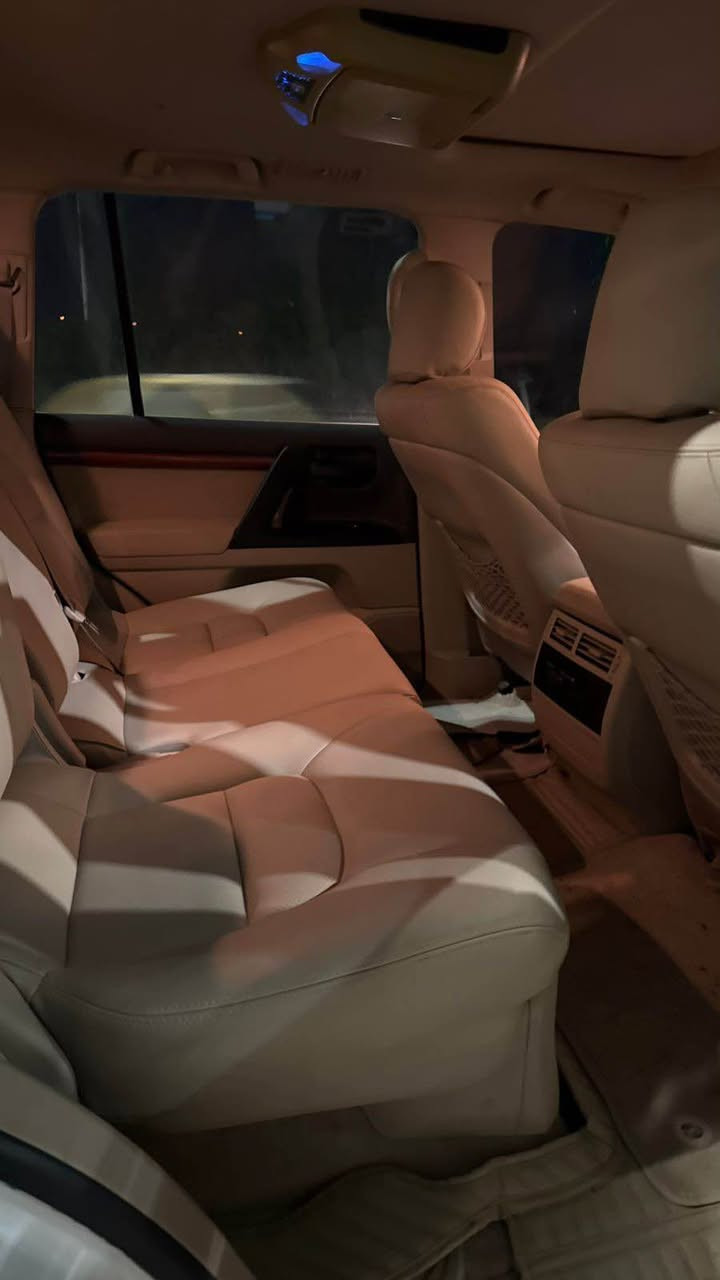 السلام عليكم  لاندكروز بريم 2013 كفالة 
6 سلندر رقم بغداد  مشروع وطني 
اللون ابيض صدفي
سلايت روف 
فور ويل 
ابواب بصمتين
كشنات جلد 
كشن كهرباء 3دكم
اشاير مري
جام اوتو
لايت زنون 
تبريد ثلاث قطع 
ثلاجه
‏‎تحكم استيرن
السيارة جديده ومامتعوبه
السعر 365 وبيها مجال قليل للشراي 
العنوان مجمع الامل السكني
*********** البصرة, العراق
