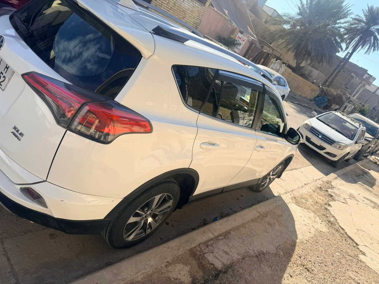 راف فور 2018 وارد امريكي  رقم بغداد دولي  xle   مواصفات بصمه فتحه سقف حساسات اماميه وخلفيه رادارات و سياقه ذاتيه ثلاث انضمه قياده  تخم تاير جديد  مانع انزلاق بصمه بل ابواب محرك وكير شرط كفاله سياره بعدها جديده ماشيه 76 الف فقط استعمال قليل جديده بمعنى الكلمه ضررها فقط الجاملغ الامامي وخشم البنيد ومصلح فقط تبريد شرط ثلج     لايت زنون سعرة ٣٢٠ دولار  
السعر 165 بيه مجال قليل غير متواجد علفيس الشراي يتصل    مكاني بغداد ***********
