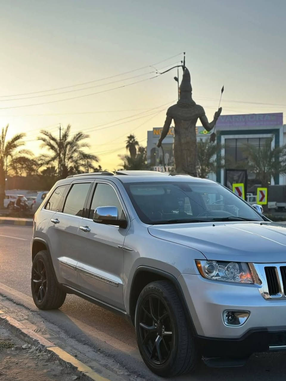 السلام عليكم
جيب لاريدو 
موديل ١١
شرط التحويل 
رقم دهوك 
ماشيه ١١٢ الف ميل 
.
السياره كلين بيها مكانين بارد بدون صبغ
.
المواصفات 
فتحه سقف 
كشنات جلد
محرك ٨ سلندر 
بصمه تشغيل 
قطعتين تبريد 
ستيرن هيلكات 
وبقية المواصفات المعروفه 
.
سعرها مناسب.
الموقع الموصل حي نركال 
لمعرفه السعر الاتصال على الرقم 
***********
