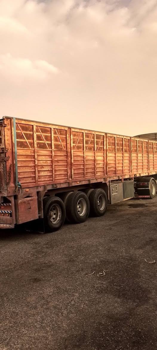 سلام عليكم عربانه البيع الطول ١٢ونص ركبه طويله دنكير /١٤ مربع صني // رتفاع الجناب ١٨٠ //  كامله من كلشي مطبخ ثلاجه  //***********
