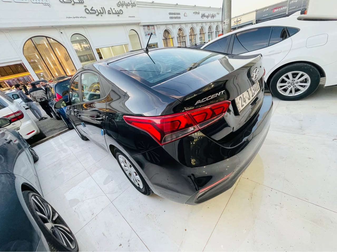 سلام عليكم 
سيارا هونداي اكسنت موديل 2021 وارد أمريكي 
سيارا بي دون صبغ بي دون ارباك 
بيها مكانين تعديل فقط 
عنوان اربيل 
ره قم تلفون 📞 ***********واتساب 
*********** أربيل, العراق
