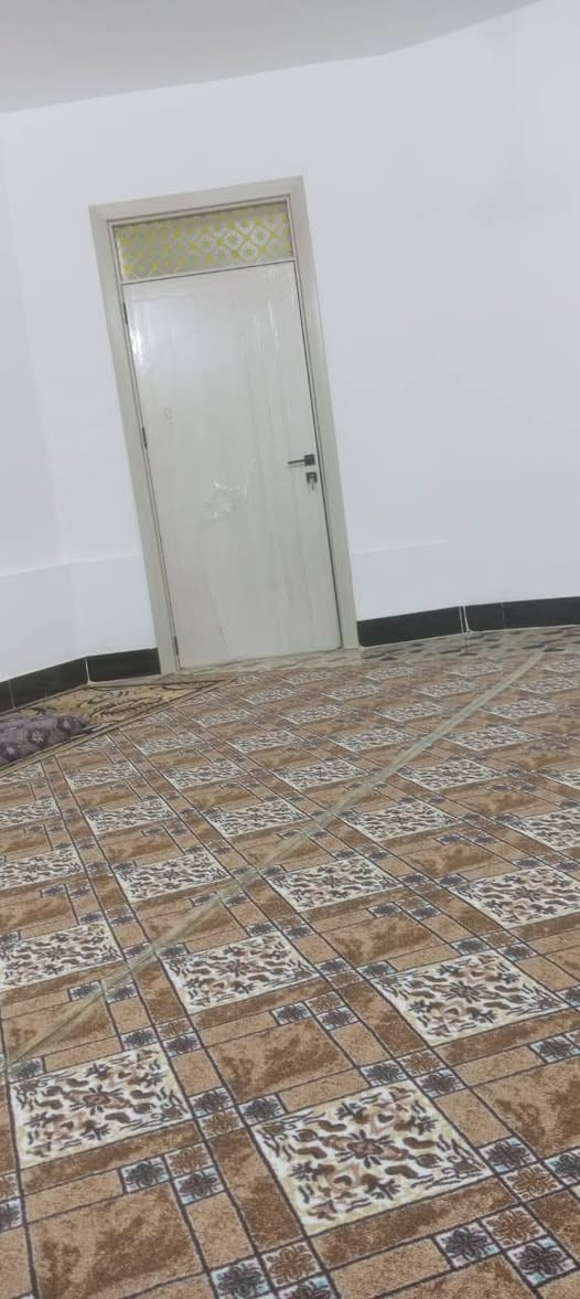 بسم الله الرحمن الرحيم بيت للبيع في الفلوجه الانبار في الزركيه مساحته 155 غرفة نوم وحده مطبخ وصاله وستقبال وحمام الاستفسار على الرقم ***********
