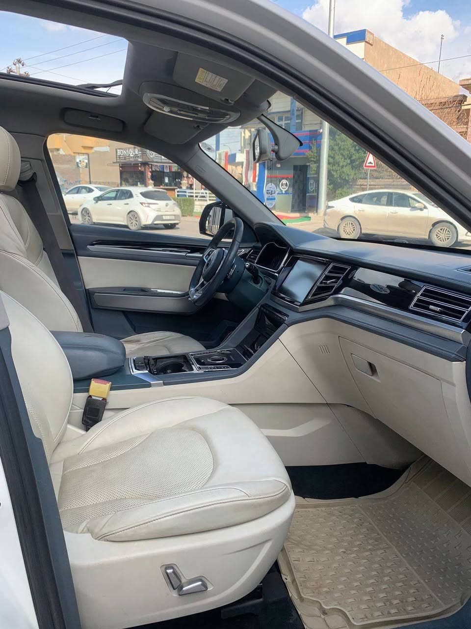 مكلف منشور
فقط بیع ، بدون مراوس 

دومي Domy  X7 
مـــــودیل / 2019 
فوول مواصفات 
بانوراما ، كشن جلد و دواخل اصفر 
سبعة راكب و تبرید مــــــركزي 
شاشة و كامیرا ، صندوق شفت

محرك / V4_20 تیربو ، کبس 
رقم دهوک ، هزە جدید 
ماشی 150 الف کم 
کلین بدون صبغ و حادث 
سیارة عائلیة و عالیة و مرتبة 

ملاحظة / ۹۰۰ $ غرامە علیها ینزل من السعر 
سعر مناسب   ۱۱٥ $ 

عنوان السیارە اربیل منطقة آزادي 
للاستفسار


**إذا كنت صاحب هذا الإعلان وتريد حذفه لأي سبب، رجاءا أرسل رسالة إلى الدعم الفني**