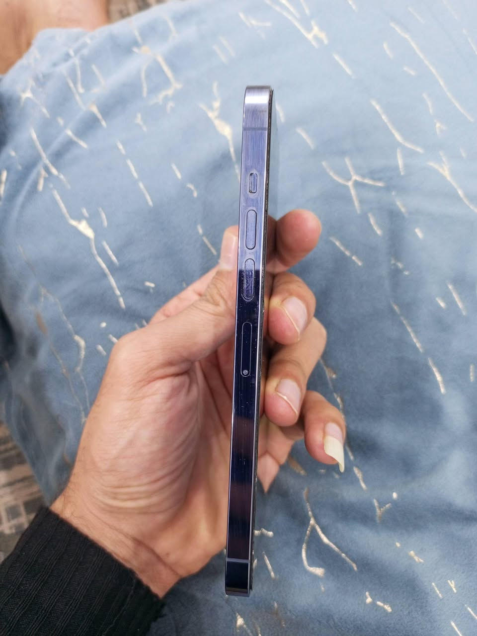 السلام عليكم 13 برو ماكس ذاكره 256  نموذج m بطاريه 79 نضيف كلش شخط مابي العنوان بغداد الاستفسار
***********
