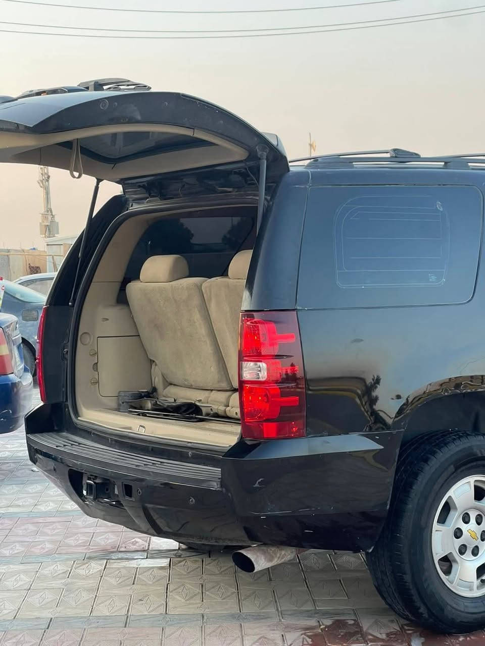 يا الله 
  
سياره خليجيه بدون حادث 

ادوات ادوات مكفوله من الكص 

مكفوله من فتح شاصي 

سلام عليكم شوفر ليت تاهو 

خليجيه موديل 2008

مكفوله من صبغ وضربه ولفتح  

سياره داخل عسلي كشنات كهرباء 

خير من الله جديده كلش 

تخم تاير جديد 

صدر امامي خلفي جديد 

ما ناقصها برغي 

بغداد الحسنيه 

السعر ٨٨ 
***********
