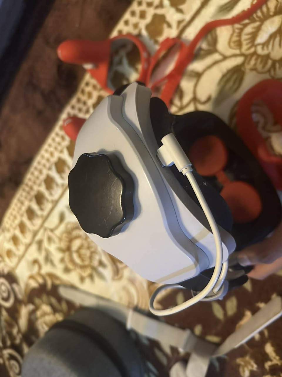 اوكلست كويست 2
ذاكرة :256 
منزل بيها منصة العاب و العاب كاملة مكمله من اقوه الالعاب 
وبيها ستراب اصلي بي 
بطارية اضافية تزيد ساعات العب 5 ساعات اضافية 
مع كفرات جوستكات وحمايه عدسات وحماية شامله
مع حقيبه اصلية 
والعاب منصبه داخل النضاره 
يعني النضاره 100/100 شد ولعب 
سعرها 350 الف وبيها مجال للطيبين

الموقع حي الاعلام شارع المستوصف

***********
