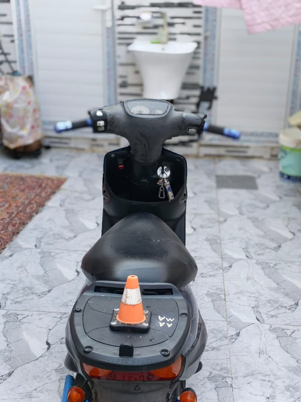 سلام عليكم 
دراجه بيجي 9 زروف جديده مال جناي للياخذه للبيع 
ه/***********
