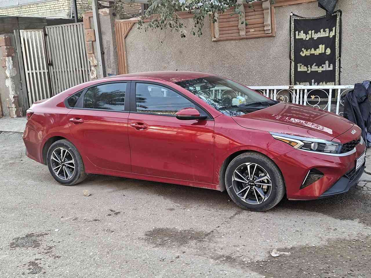 ياالله سلام عليكم فورتي 24وارد مريكي ظرره جدن بسيط ماشيه قليل دخول كتاب شهداء السعر150 وبيها مجال 
***********
