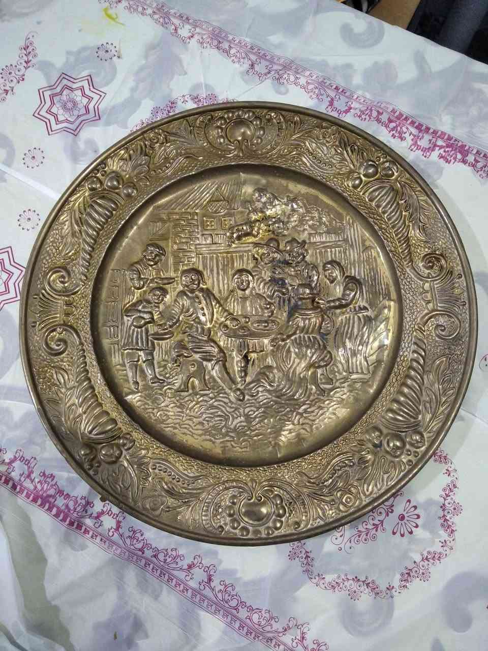 أطباق نحاسية للتعليق 
اثنين قياس القطر 36.5 سم
السع على الخاص 
واثنين قياس القطر 30 سم


**إذا كنت صاحب هذا الإعلان وتريد حذفه لأي سبب، رجاءا أرسل رسالة إلى الدعم الفني**