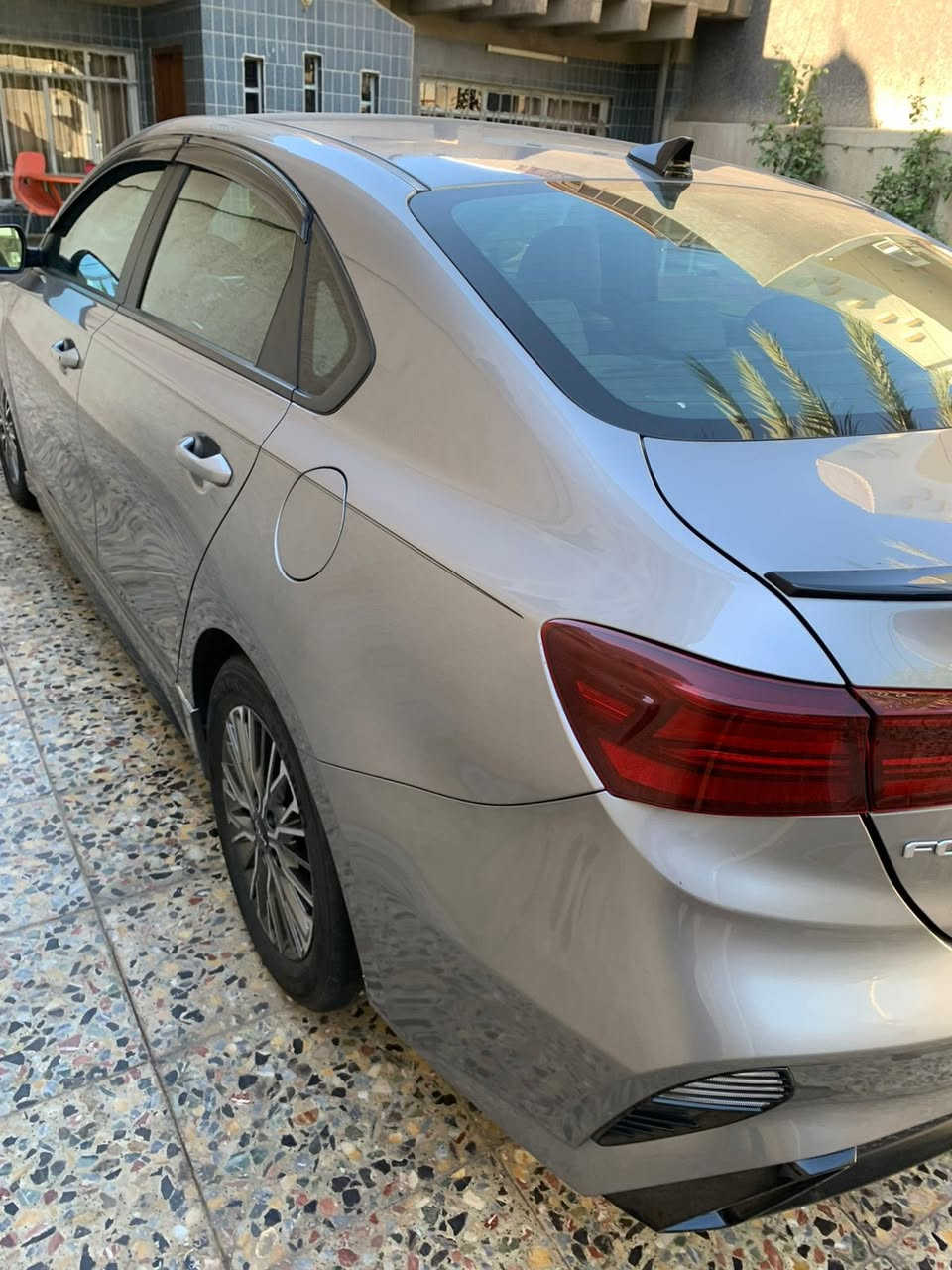 السلام عليكم 
للبيع كيا فورتي 2023 جيتي لاين 
حادث كلين فقط دعامية امامية كسر. 
فول عدا الفتحة.  
ماشية 40الف ميل. بأسمي مرقم 
بغداد.  
السيارة مواصفات جيتي لاين المعروفة 
فول تحكم ستيرن 
بصمة 
تشغيل عن بعد 
فوول عدا الفتحة .
للاستفسار 
الاتصال ع. 
***********
