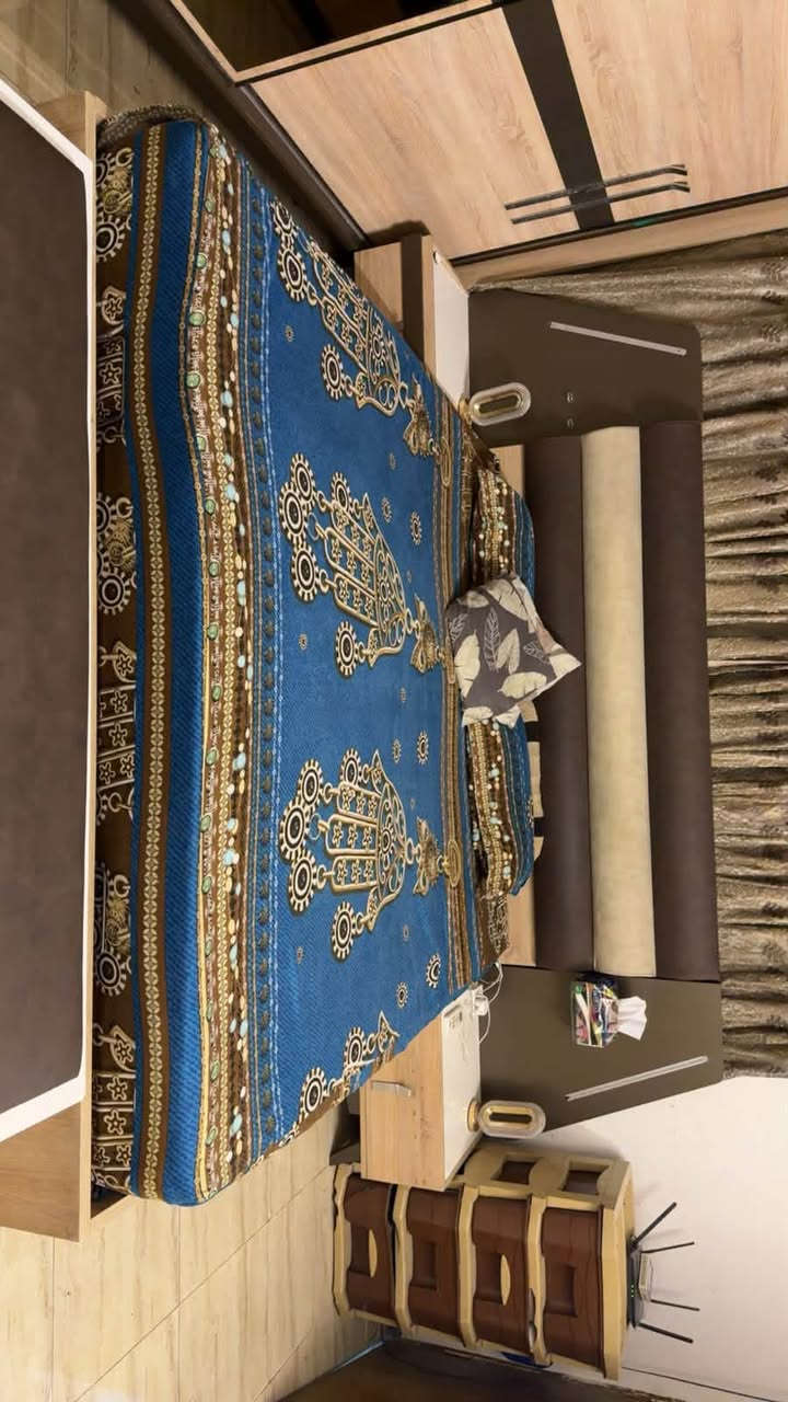 سلام وعليكم غرفه نوم للبيع تركيه سعر 500 الف وبيها مجاال العنوان بغداد الكراده للتواصل ***********
