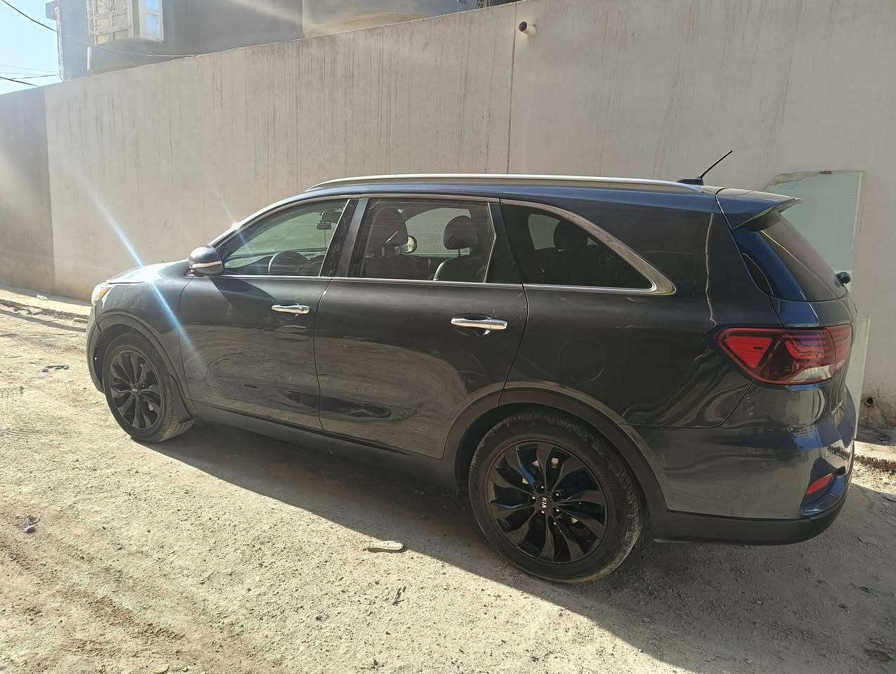 سلام عليكم
كيا سورنتو 2019

وارد أمريكي 6 سلندر 

حادث بسيط موجود بالصور 

لون فيلي (رصاصي غير محدد)

هزة جديدة 

سنوية جديدة تنتهي 2031

رقم بغداد انكليزي الجديد

كشن سايق كهرباء

اشاير مري  

رادارات 

سبعه راكب 

اربع وضعيات قياده SMART-ECO-COMFORT-SPORT 

منفذ شاحن 12فولت + أوكس

وبعد بيه مواصفات 

حادث بامريكا داير جاملغ ايمن خلفي  معدل مصبوغ 

و بنيد مصبوغ بسبب تقشرات بالصبغ

سياره حلوه وجاهزه من كلشي 

سعرها (185)  وبيه مجال قليل
***********
سنوية باسمي مكان السيارة بابل القاسم
