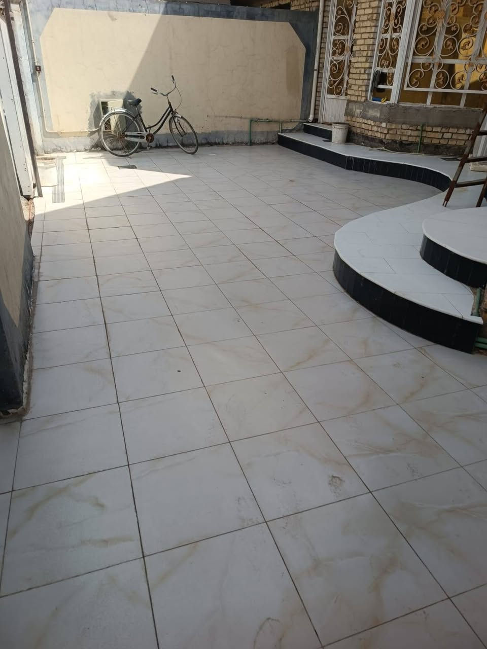 السلام عليكم الدار للبيع
مساحه: 250
طابو صرف 
الموقع: حي العسكري - قرب المستوصف النموذجي و ملعب الميلاد 
للاستفسار الاتصال على الرقم التالي 
***********
