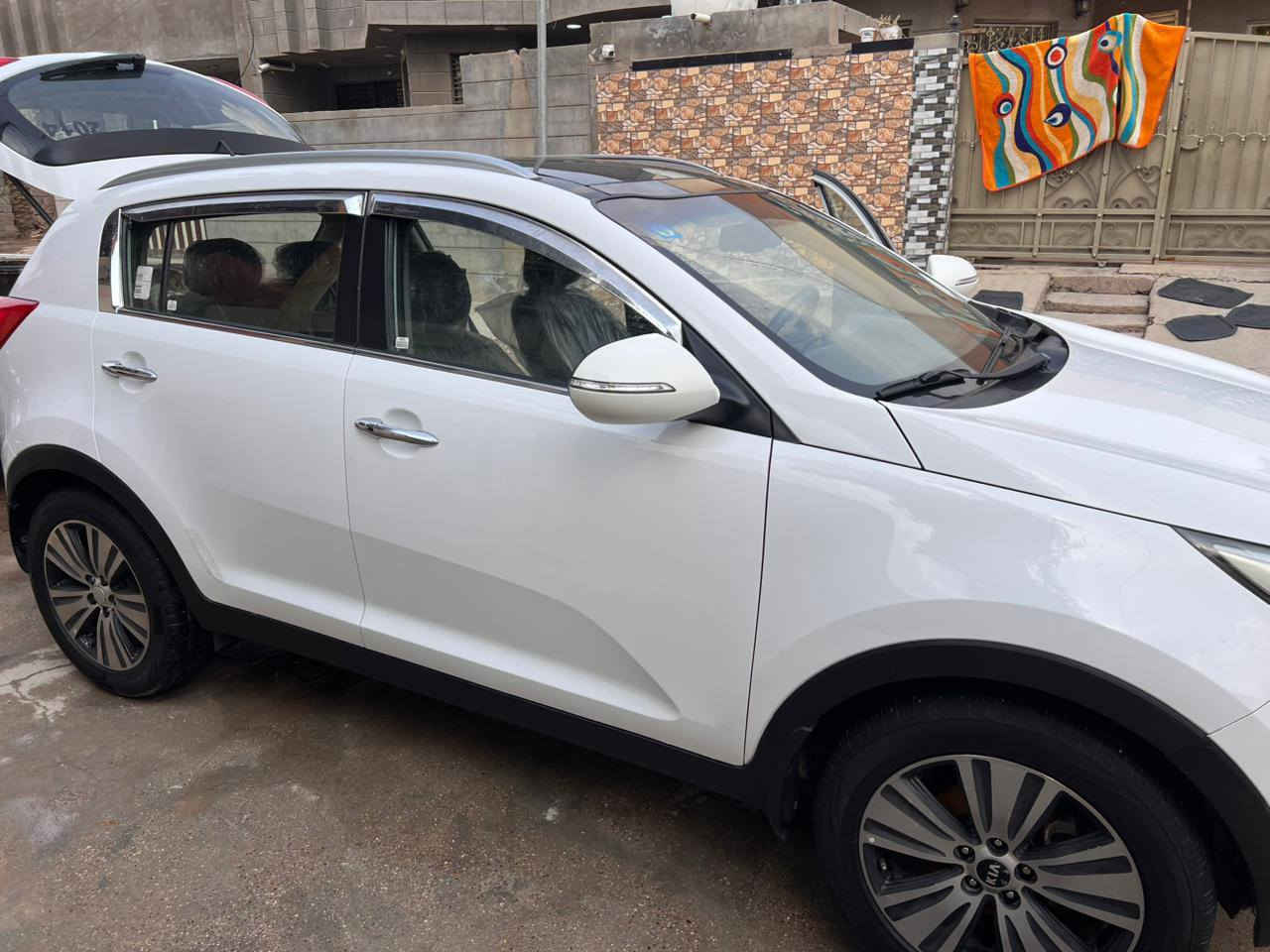 سلام عليكم سبورتج 2014 للبيع فول مواصفات بصمه بنراما لايت لد يدات نيكل رقم بغداد انكليزي محرك 2000دوش المحرك مكفول من كلشي السياره مكفوله من قطرت الصبغ كشنات جلد شباج نحله اشاير بل مري ومري شفط ويل كب فراشه تايرات تخم كاعيات جلد الشراي يتصل وبيك خير ودلل رقم الهاتف *********** مكان السياره بابل الاسكندريه
