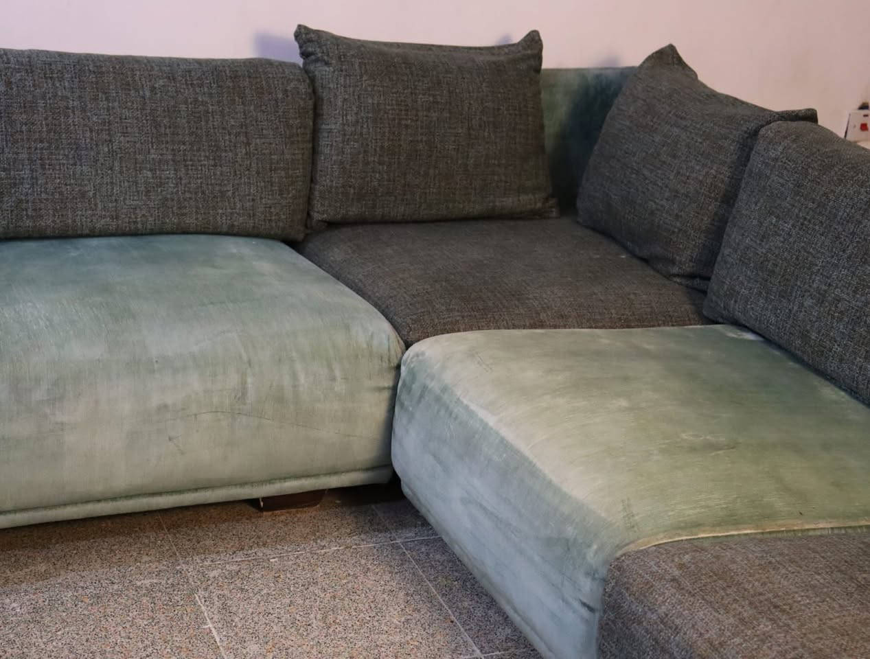 السلام عليكم 
تخم للليع مثل مامبين بالصور كلش نظيف مابي ولا عيب مريح بلكعده  تنشال الكوشات يصير منام المكان بغداد القادسية للاستفسار تفضلو خاص


**إذا كنت صاحب هذا الإعلان وتريد حذفه لأي سبب، رجاءا أرسل رسالة إلى الدعم الفني**