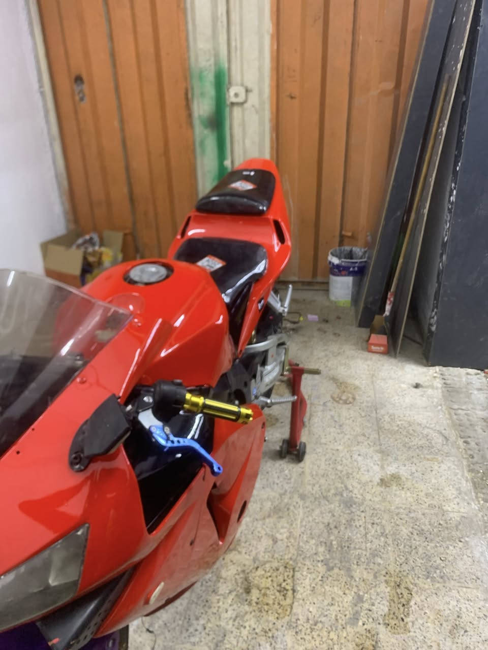 السلام عليكم دراجه بطح ارار٦٠٠ أوراق كامله مصبوغه لجماليه مكينه كير خير من الله كصه اوله شلعه معدل تشك الكاع شك الواحد مالته ٧٠ونته قيس كلجات جدجد تايرات جدجد مكان بغداد ما متوجد  عل فيس نقص بس مرايات فقط  رقم ***********السعر ١٨وبيه مجال أو مراوس حسب القناعه
