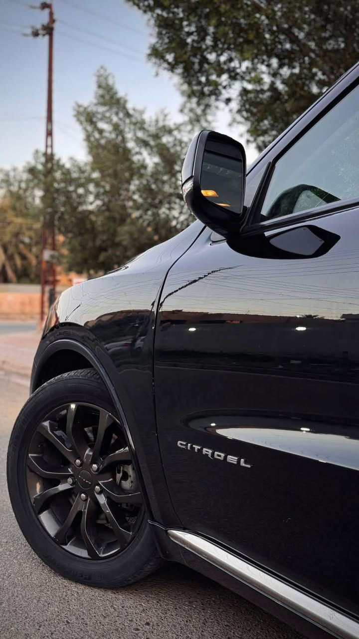Dodge Durango Citadel 2018

⚫ اللون: أسود

🔧 سيتاديل فول | دفع خلفي | مكينة 3.6

📊 العداد: 81,000 ميل

---

✨ المواصفات:

• 3 صفوف، المقاعد الخلفية VIP

• داخلية جلد بيجي

• شاشة كبيرة 8.4 + نظام Uconnect

• دعم Apple CarPlay و Android Auto

• كاميرا خلفية

• ستيرن كهرباء مع الذاكرة

• ذاكرة للمقاعد (Driver Memory)

• حساسات أمامية وخلفية

• رادار أمامي

• رادار نقطة عمياء

• مقاعد كهربائية

• تكييف 3 صفوف

• تدفئة وتبريد للمقاعد الأمامية

• تدفئة ستيرن

• تبريد وتدفئة للمقاعد الخلفية

• فتحة سقف

• نظام صوت قوي 10 سماعات Alpine Premium Audio

• تشغيل بصمة

• دخول ذكي

• شفتات تبديل

• مثبت سرعة

• نظام المحافظة على المسار

• تحذير تصادم

---

🔧 إضافات:

• سبايدر خلفي عدد 2

• لحية أمامية

• كفرات لون أسود لليدات والمرايا بدل النيكل

• أنبوب صالنصة (جمالي فقط)

---

📌 ملاحظات:

• السيارة كاملة بدون أي نقص

• وارد أمريكي

• أعلى مواصفات بالدورنكو

• نظيفة جداً وبحالة ممتازة

• حادث قطعة واحدة فقط

• سنوية باسمي (تحويل ثاني يوم)

للتواصل ***********

بغداد / حي الجهاد 

السعر ٢٣٠ وبيها مجال
