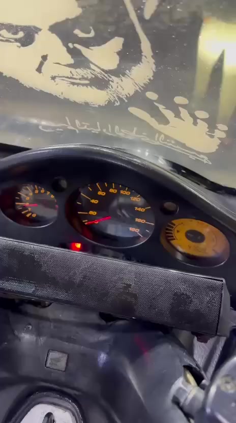 السلام عليكم سلفر ونجً 400 دراجه كفاله عامه ماشيه 46 دراجه جديده بمعنه الكلمه بيها تكحيل بسيط با صفحه فقط  مكاني حي اور امً الكبر والغزلان ***********
