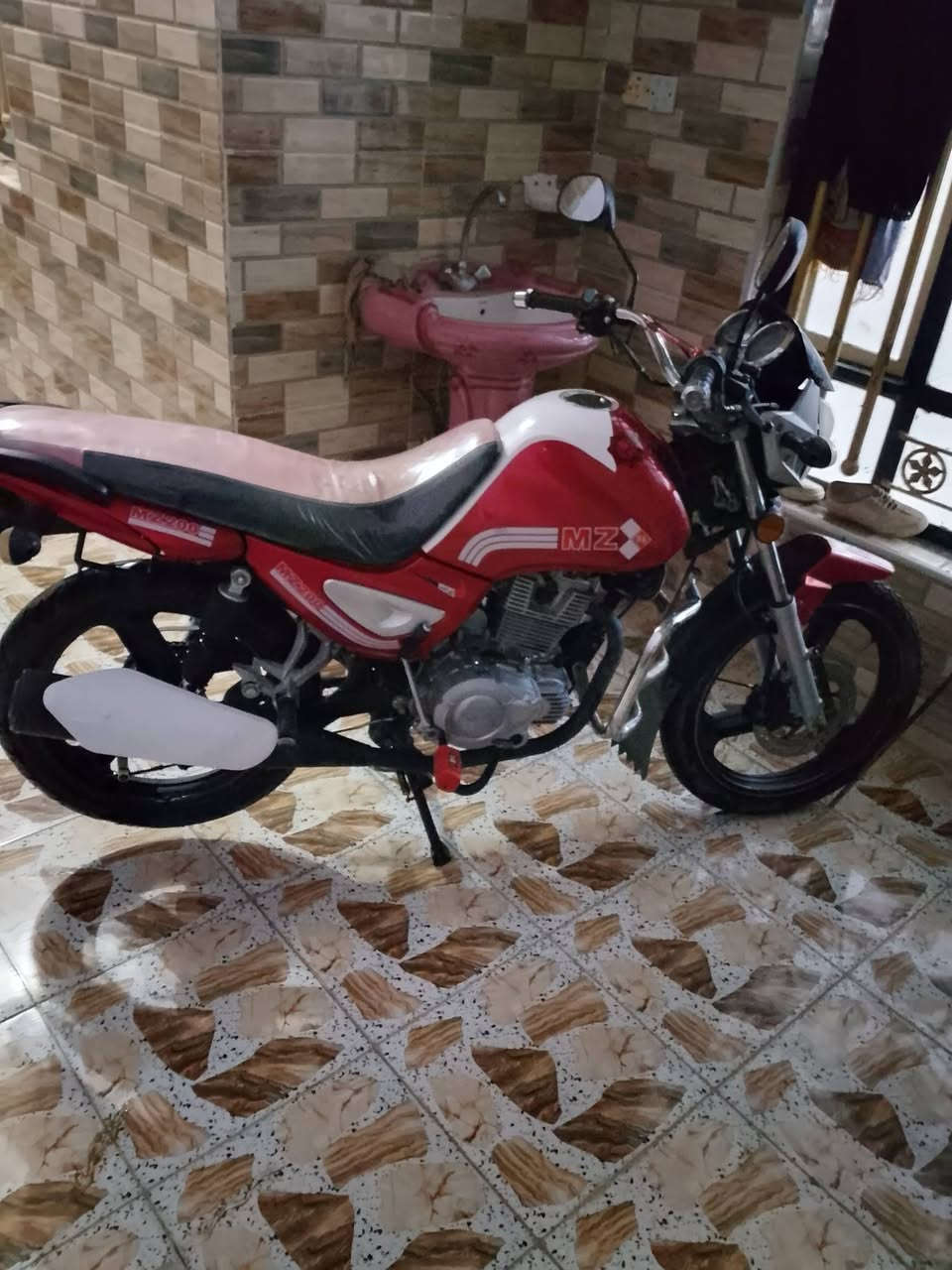 السلام عليكم دراجهmz للبيع محرك 200 فول شلعه موديل 218 دراجه جديده كلش تايرات جدد دبلات جدد كهربايات جدد السعر 950 وبيهه مجال للاتصال ***********

