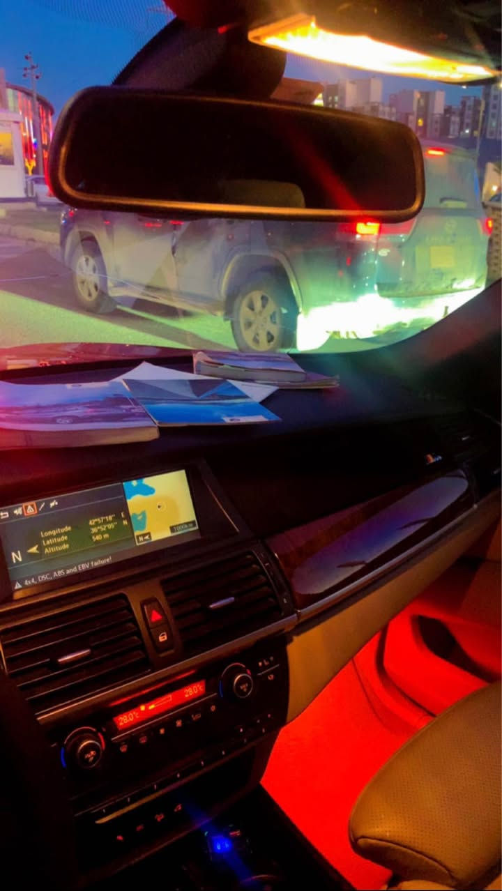 X5m نوزه ل كورت تنفس تبيعى
بانوراما
داتاشو 
٣ ريز كوشن 
تبريد مركزى 
كوشن جلد و كاره باى + سپورتى + سياحى 
ويل ٢٠ دوو سايز
بي ده عم و سبغ
سياره يال دهوكى *********** دهوك, العراق
