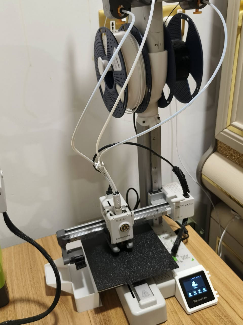 طابعة  A1 mini Combo مشتغلة 680 ساعة تقريباً 
محافظ عليها بدون أي مشاكل حاطها بالغرفة بدون أي تبديل بأي جزء من اجزائها
سعر الجديدة بالسوق ٧٥٠،٠٠٠ الف
وسعر هاي ٥٠٠،٠٠٠ الف نهائي
***********
