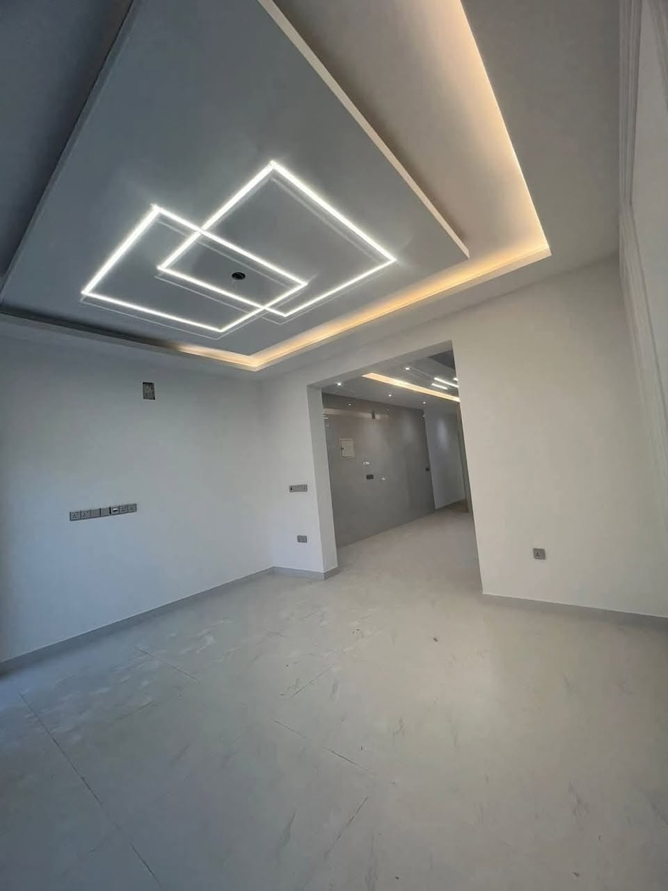 🏡 دار زيرو للبيع – المنصور / حي دراغ ✨
📐 المساحة: 100 متر - الواجهة: 5 متر

🏗 سنة البناء: 2026
🛏 التفاصيل: • 3 غرف نوم • صالة مريحة
• مطبخ • حمام عدد 2 • 2 منور

✨ دار حديثة بتصميم عملي ومناسبة للسكن العائلي

📞 للاستفسار: *********** واتساب
🏢 مكتب أمير علي للعقار – المنصور / حي دراغ

#المنصور #حي_دراغ #عقارات_بغداد #بيع_وشراء #دار_للبيع
