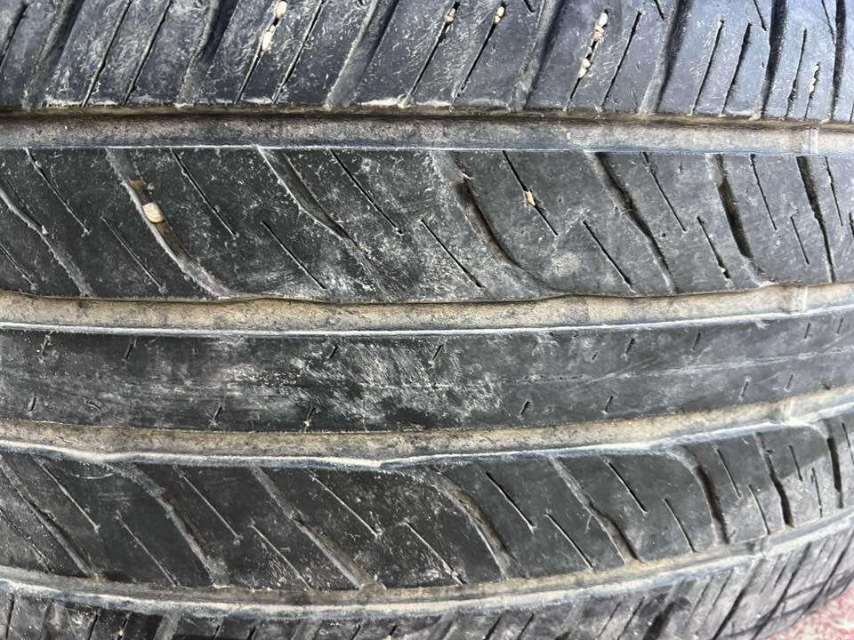 سلام عليكم تايرات عدد 3 ‏دلوب أصل مال لاند كروز
قياس 285/50R/20
***********
مكان بابل
