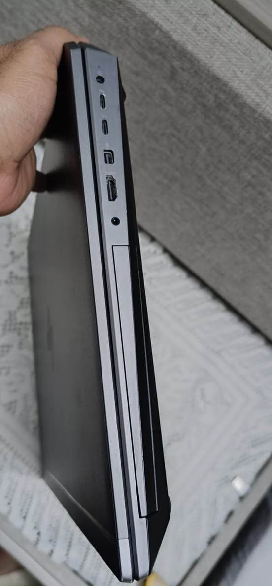 💻 HP ZBook 17 G6 Workstation 

مواصفات الوحش
النظافه 99% 💙🔥

الموديل: HP ZBook 17 G6 (فئة محطات العمل الاحترافية).
المعالج: Intel®️ Core™️ i9-9880H (الجيل التاسع) ثماني النواة، بسرعة تصل إلى 4.80 GHz (يظهر كـ 16 قلب في النظام).
الذاكرة العشوائية (RAM): 16GB DDR4.
كرت الشاشة (المنفصل): NVIDIA Quadro T1000 بسعة 4GB أساسية (مثالي لبرامج الهندسة والرندر ومونتاج الفيديو).
كرت الشاشة (المدمج): Intel®️ UHD Graphics 630.
الشاشة: حجم 17.3 إنش (توفر مساحة رؤية واسعة جداً للمصممين).

يتوفر توصيل🚕🚕❤️

سعر 825 الف قابل للتفاوض حلة, بابل


**إذا كنت صاحب هذا الإعلان وتريد حذفه لأي سبب، رجاءا أرسل رسالة إلى الدعم الفني**