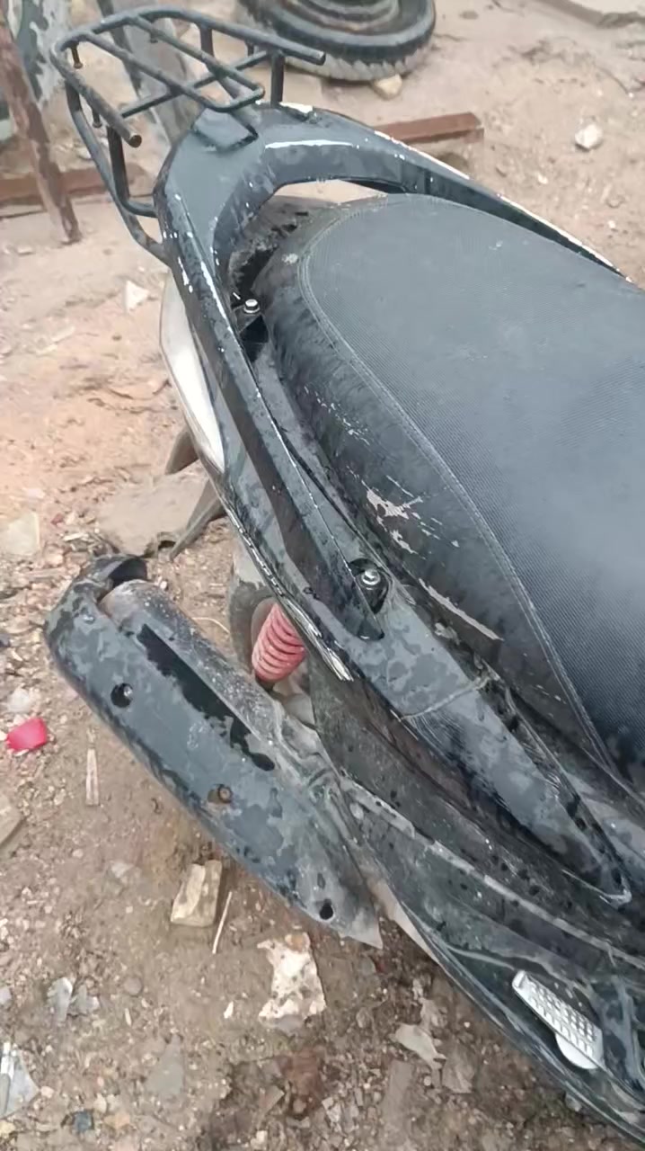 السلام عليكم عندي دراجة سكنس فحل للبيع كلة شغال عندي بس السلف واكف وهذا الصوت البل مكينة رايدها 400 وبيه مجال***********
