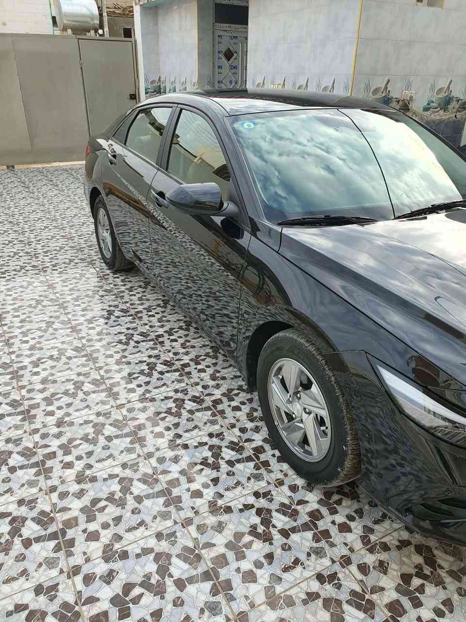 السلام عليكم 
النترا موديل 2024  وارد اميركي محرك 200 ودش ماشيه 25 معوقين انبار  ضررها بنيد فقط وسونار مرفق بالصور سعر 155 وبيها مجال  مكان سياره رمادي 

رقم الهاتف ***********
