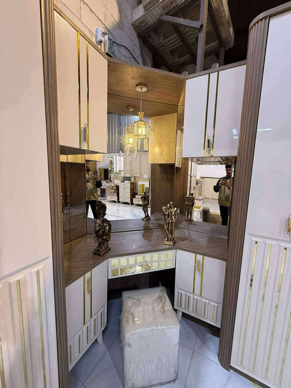 غرفه ترڪيه موديل حديث 
زاويا مختلفه شغل ثقيل 
ميز تواليت بنص الكنتوࢪ 
لون مميز 
10قطع ابواب  هايدروليك نضافه 90بعدهأ بلجيس نقل وشد مجانأ لكل مناطق بغداد


**إذا كنت صاحب هذا الإعلان وتريد حذفه لأي سبب، رجاءا أرسل رسالة إلى الدعم الفني**