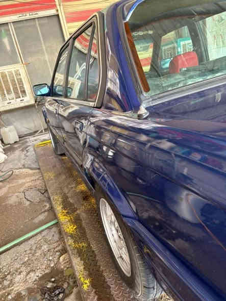 بي ام زعره كير اوتماتيك باسن كير محرك 25 مفتوح السياره خير من الله ما معتازه شي بيها وياله رياضي بس تشدون مكاين جام عدنه وبطاين سعره خاص مكان بغداد الزعفرانيه رقمي***********
