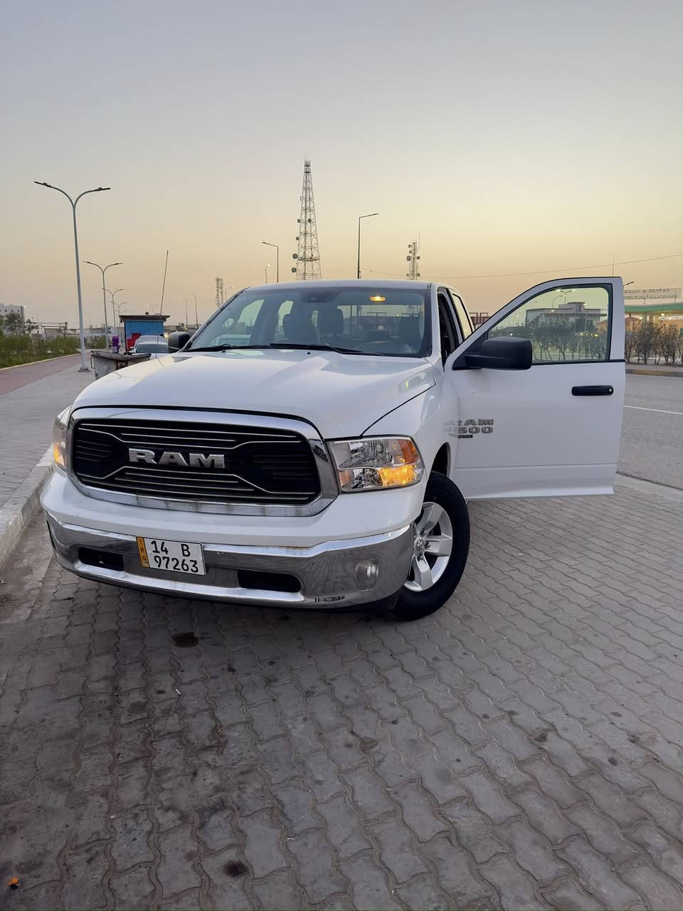 سلام عليكم دوج رام مديل21 ماشيه50 سياره وارد امريكي ضربتها جاملغ وبنيد سياره جاهزه كير مكينه اكسل حداديه طخم تاير مكان السياره بصره الجبيله ***********

