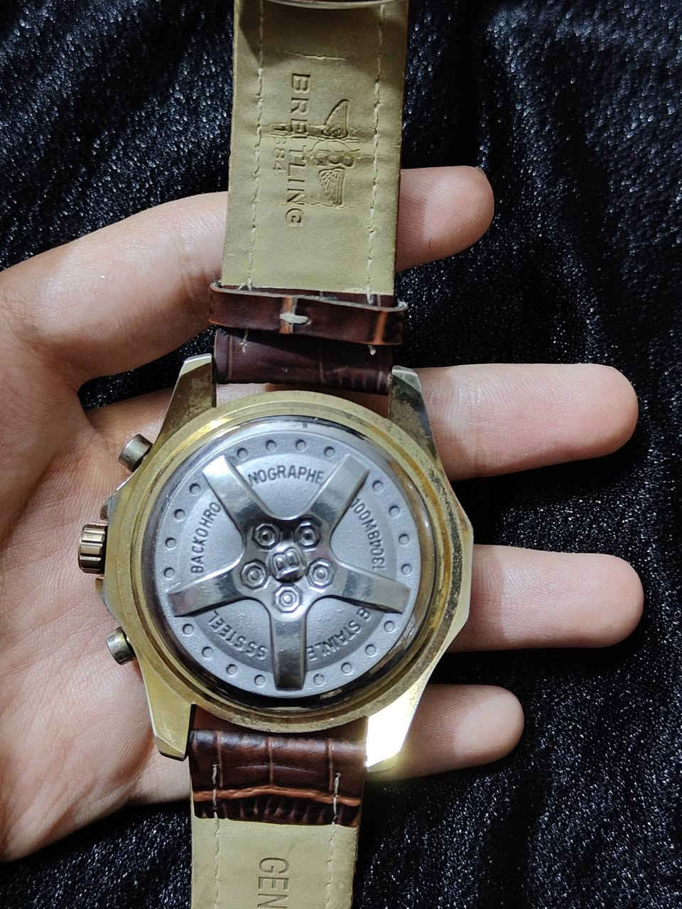 ساعة BREITLING
سلام عليكم ساعة تحفه ونضيفه حيل كامله مكمله مبيهة شي ميشتغل كلهة شغاله سناتر كلهة ومكينتهة تخبل وميل لامينوس ساعة بالحقيقه احلى بهواي لكن الصور ضالمتهة قيم بما يرضي الله مكان بغداد بلديات 

رقم *********** بيه واتس

