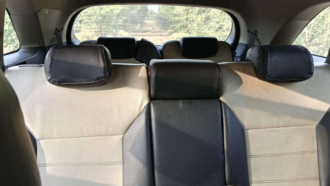 السلام عليكم سورنتو موديل 18شكل ال20 ..السياره فول مواصفات خليجي 
بيها قطعه صبغ الباب خلف الساايق مصبوغه كير ومكينه مكفولات كفاله عامه 
مكان كربلاء الحسينيه 
..رقم ***********
لسعر 235وبيها مجال
