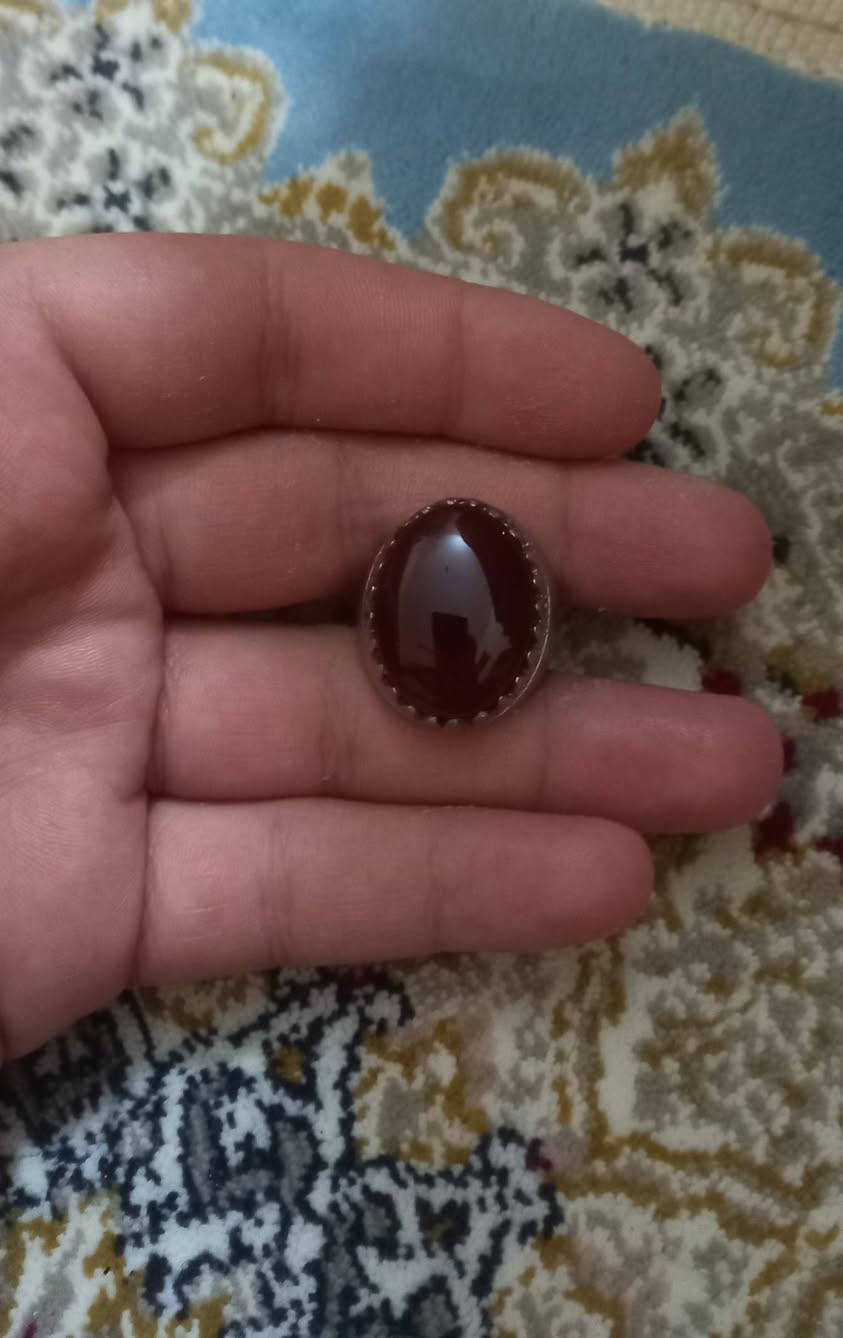 سلام عليكم خاتم عقيق ياماني طبيعي فضه السعر 80 الف
العنوان البصره 
***********
