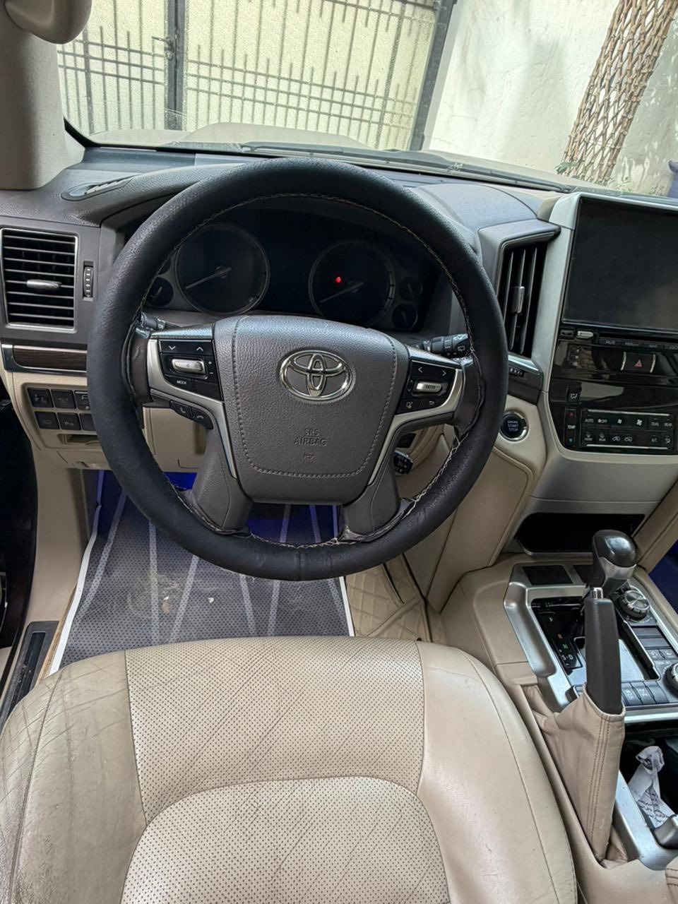 سلام عليكم
لاندكروز 2019 
5700 VXE
مواصفات 
فتحه
كشنات جلد
كشنات كهرباء 
شاشات 
جنطة كهرباء 
مري شفط
ماشيه 103
لداات داخليه
مغلفة PPF
بيه قطعتين صبغ الباب والجاملغ عكس السايق (اثر شخط) 
مكان السياره بغداد 
رقم بغداد الجديد سنويه بأسمي
السعر 46 (4شدات و60ورقه) وبيه مجال 
للاسستفسار 
***********
